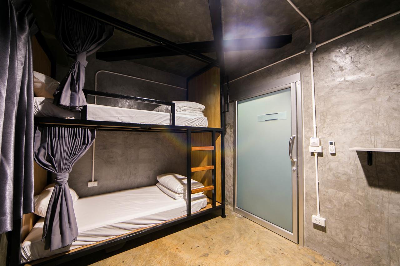 In My Bed Hostel Банкок Стая снимка
