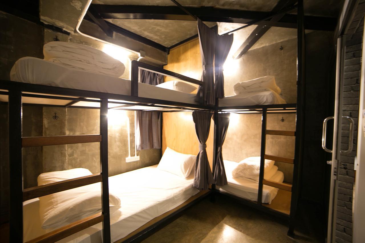 In My Bed Hostel Банкок Екстериор снимка