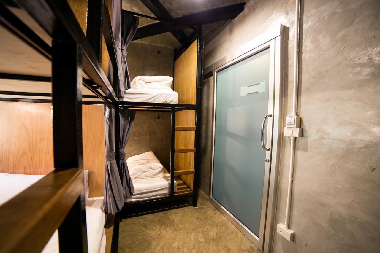 In My Bed Hostel Банкок Екстериор снимка